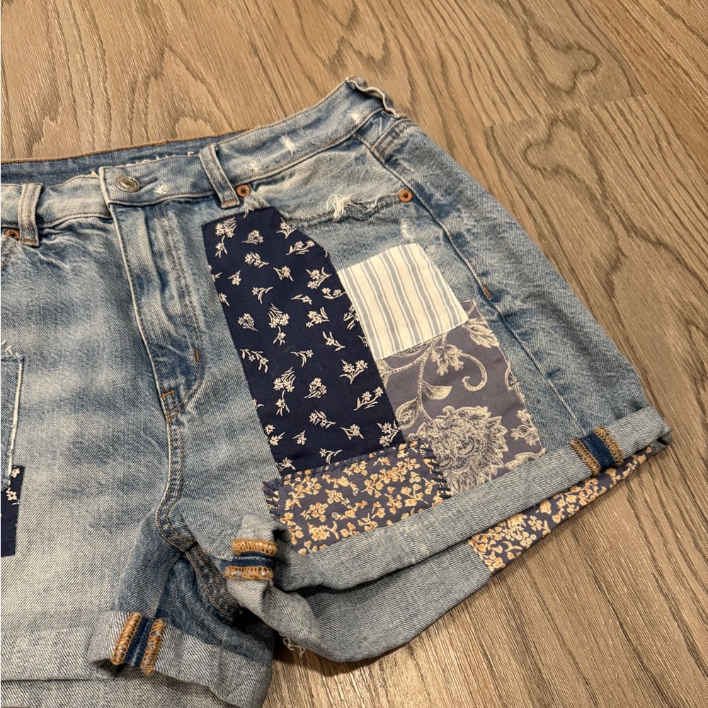 American Eagle Mom Short Patchwork Women's 10 Blue Jean Shorts - Picture 5 of 7